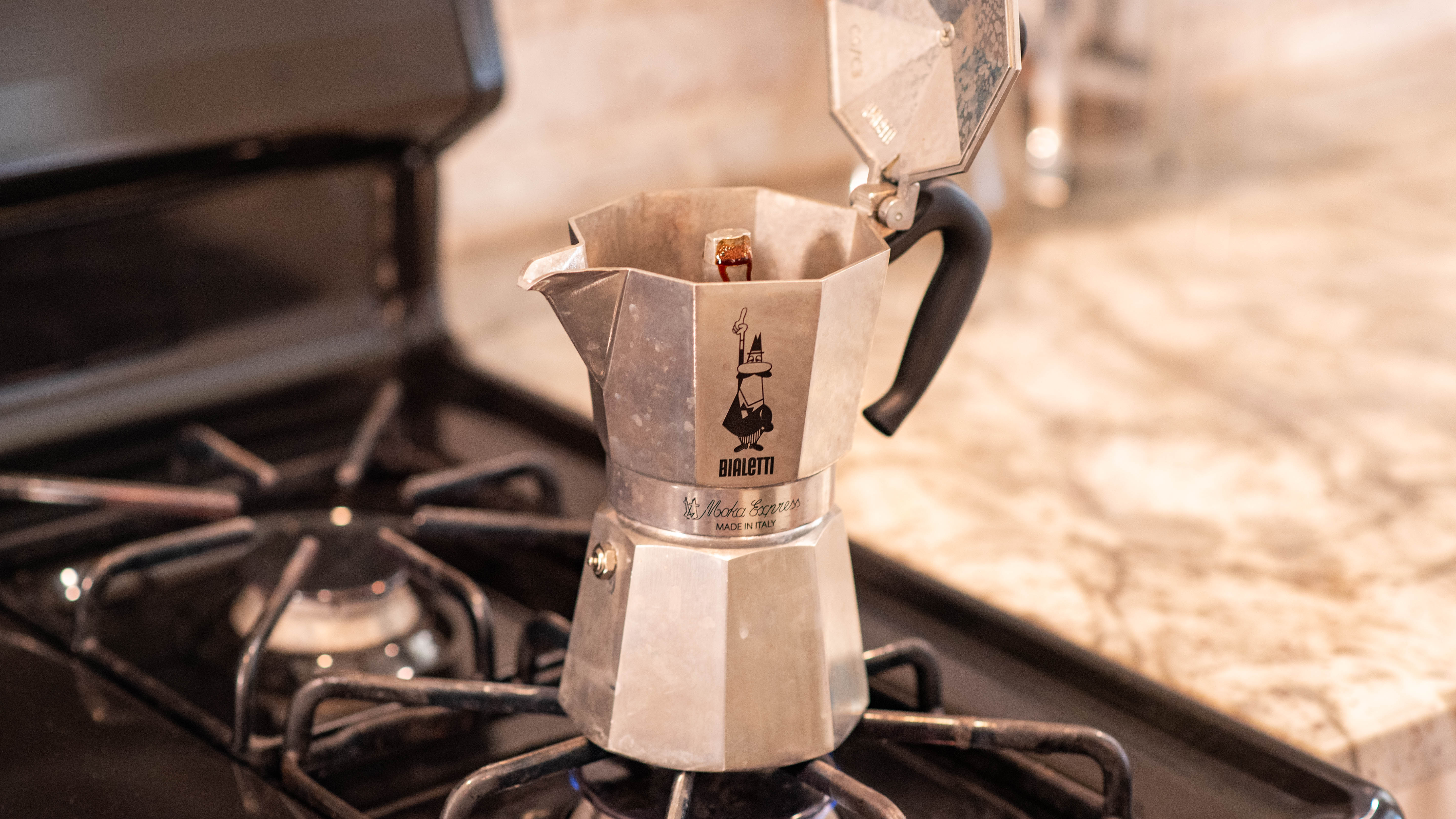 How to Make Coffee in a Moka Pot: A 6 Step Guide
